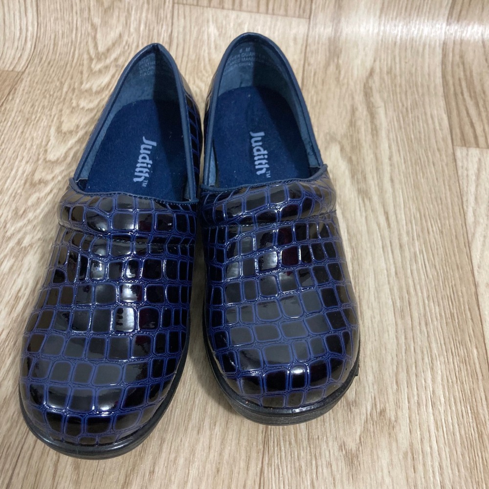 Judith Clogs Women 6M Navy Blue Patent Crocodile Embossed Slip Resistant Shoes